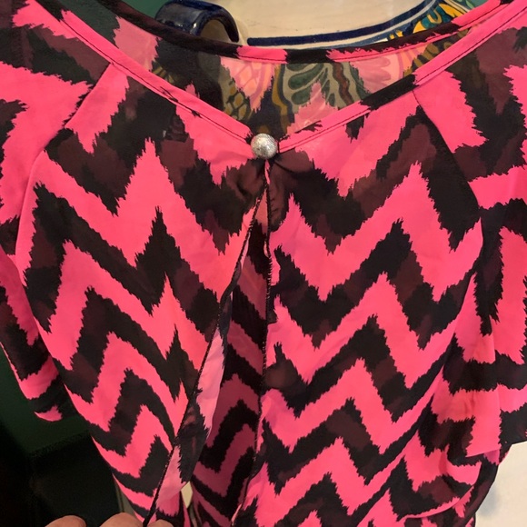Chevron Design, Fun blouse. - Picture 3 of 5